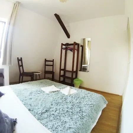 Bohemian Spirit, Séjour chez l'habitant